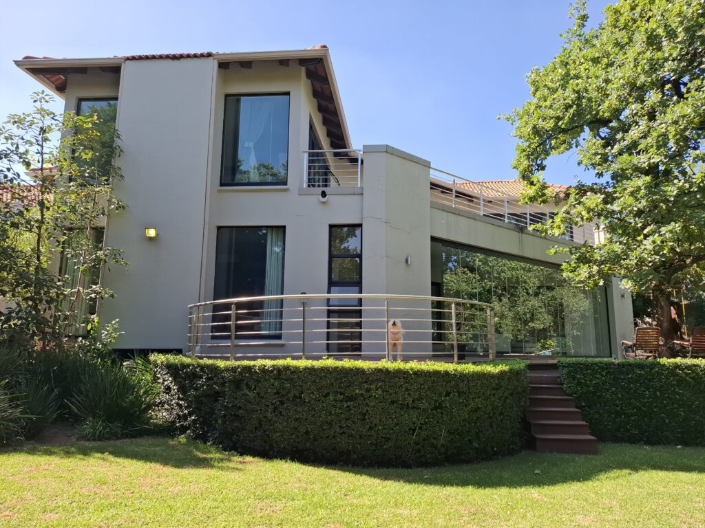 Liquidation: 4 Bedroom 4 Bathroom house in Hurlingham with pool and good security