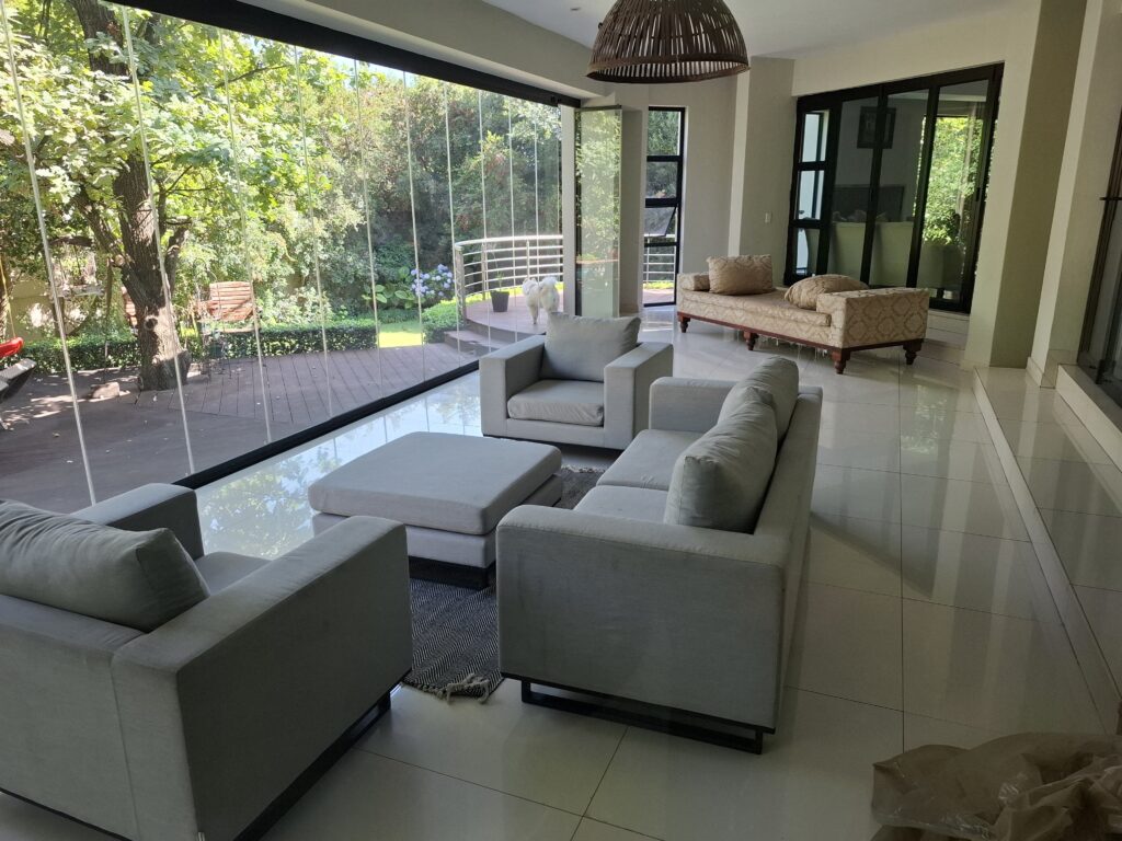 Liquidation sale - Upmarket 4 bedroom house with en-suite bathrooms, Hurlingham Johannesburg