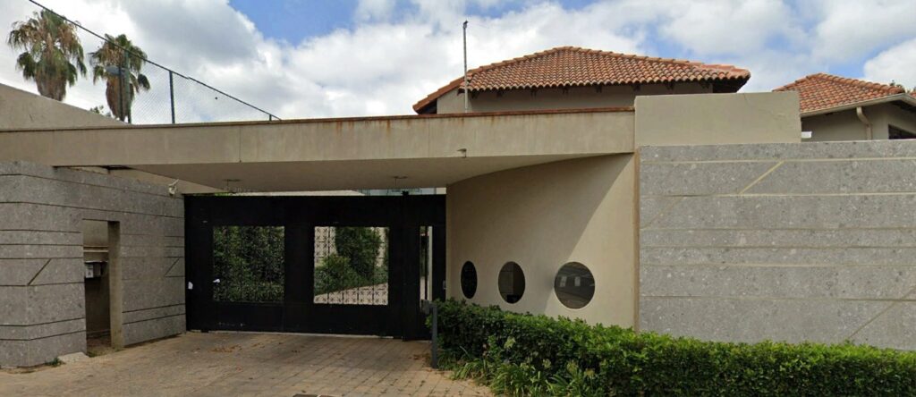 Liquidation sale - Upmarket 4 bedroom house with en-suite bathrooms, Hurlingham Johannesburg