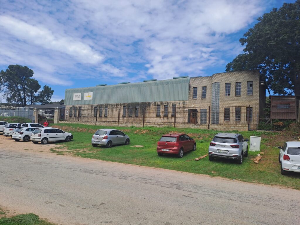 Liquidation Sale: Industrial building in Uitenhage Port Elizabeth with great potential