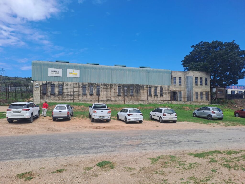 Liquidation Sale: Industrial building in Uitenhage Port Elizabeth with great potential