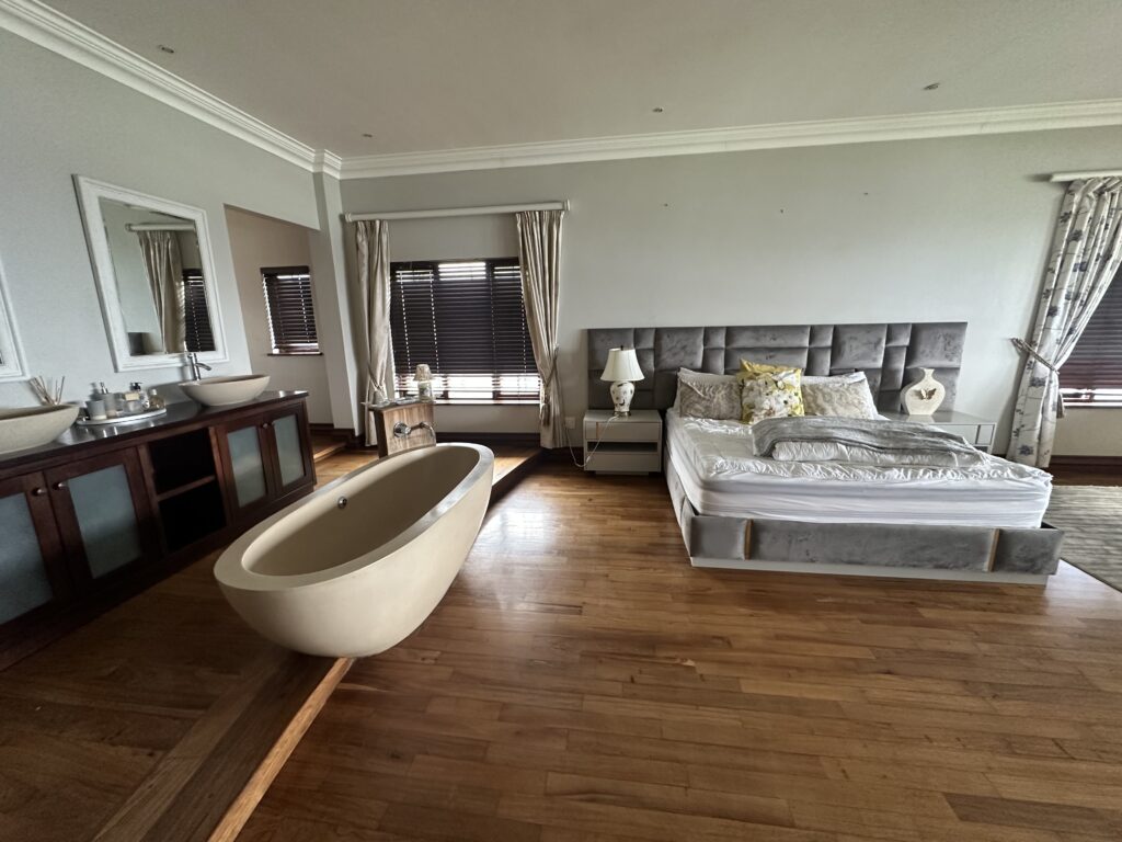 Court Order: 5 Bedroom 5 Bathroom mansion with pool and great sea views in Amanzimtoti KZN