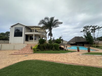 Court Order: 5 Bedrooms 5 Bathroom house with 2 flatlets in Amanzimtoti KZN