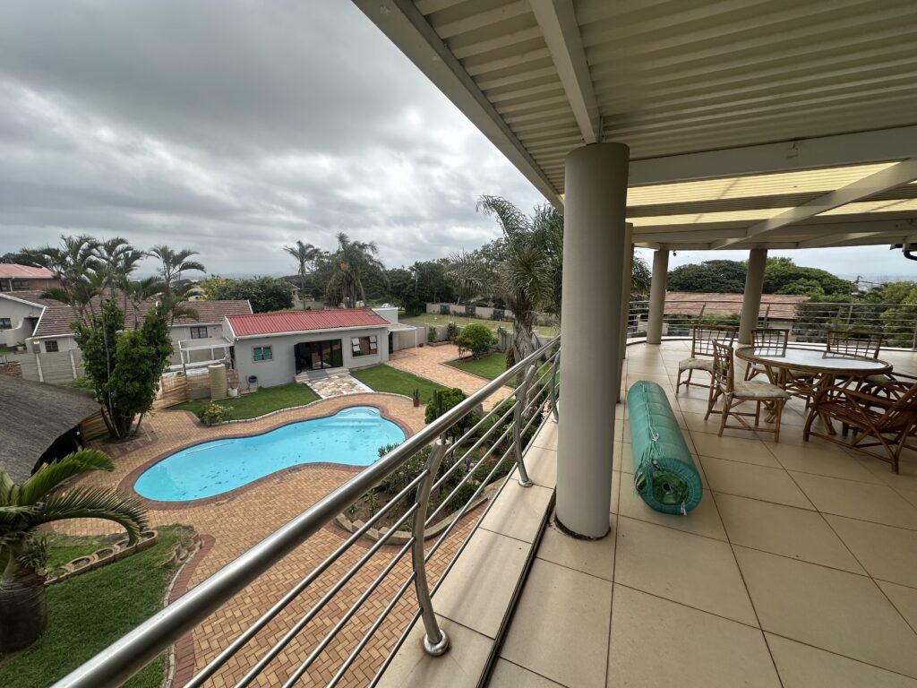 Court Order: 5 Bedrooms 5 Bathroom house with 2 flatlets in Amanzimtoti KZN